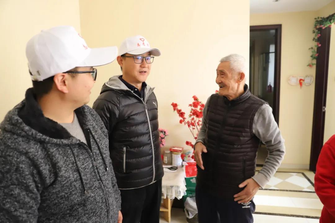 陜直股份開(kāi)展重陽(yáng)節(jié)慰問(wèn)活動(dòng)